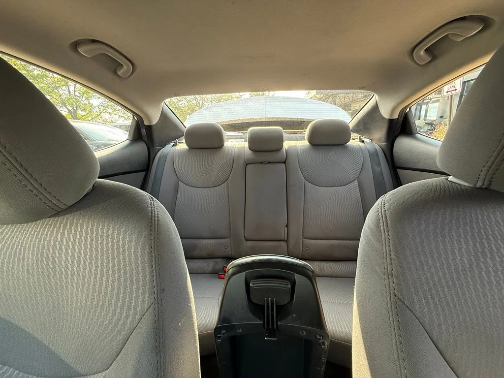 Used 2016 White Hyundai SE image 19