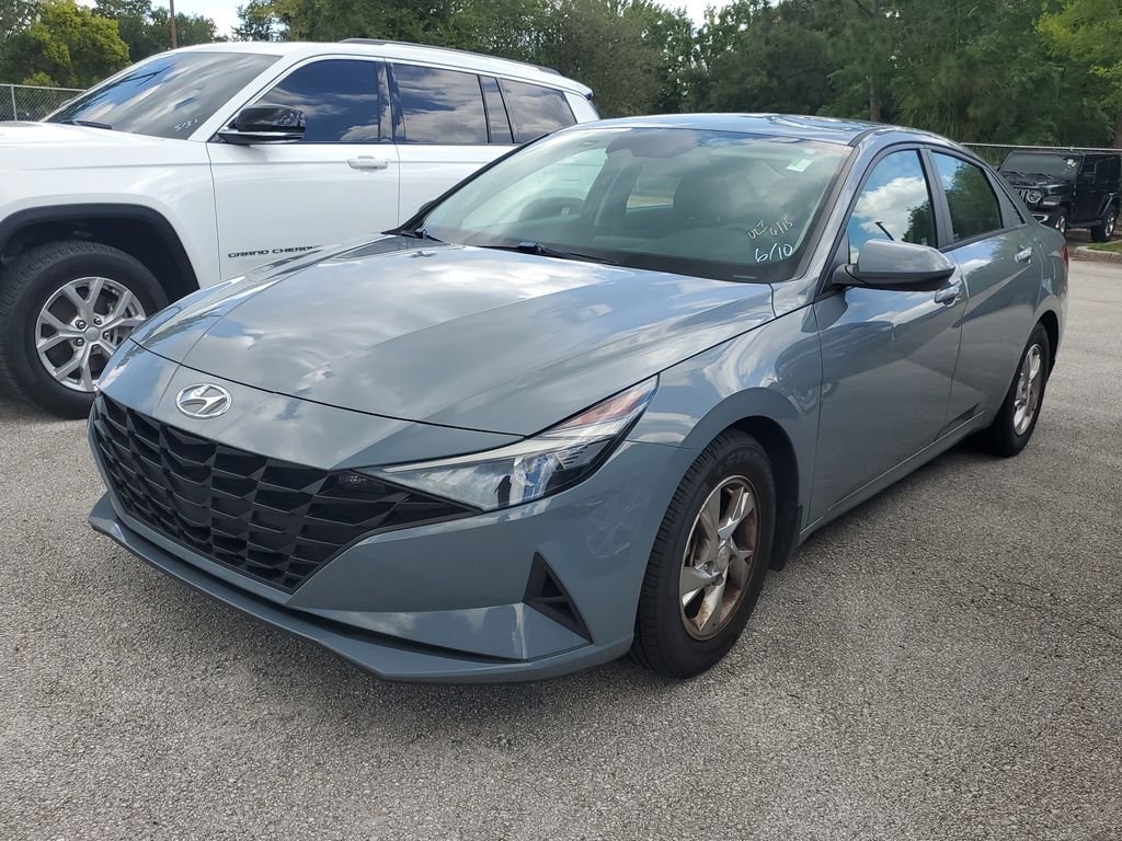 Used 2021 Gray Hyundai SE image 2