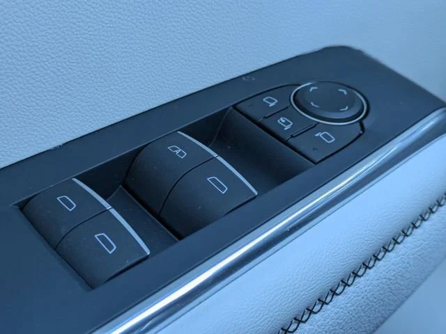 Used 2025 Sterling Metallic GMC Denali image 27