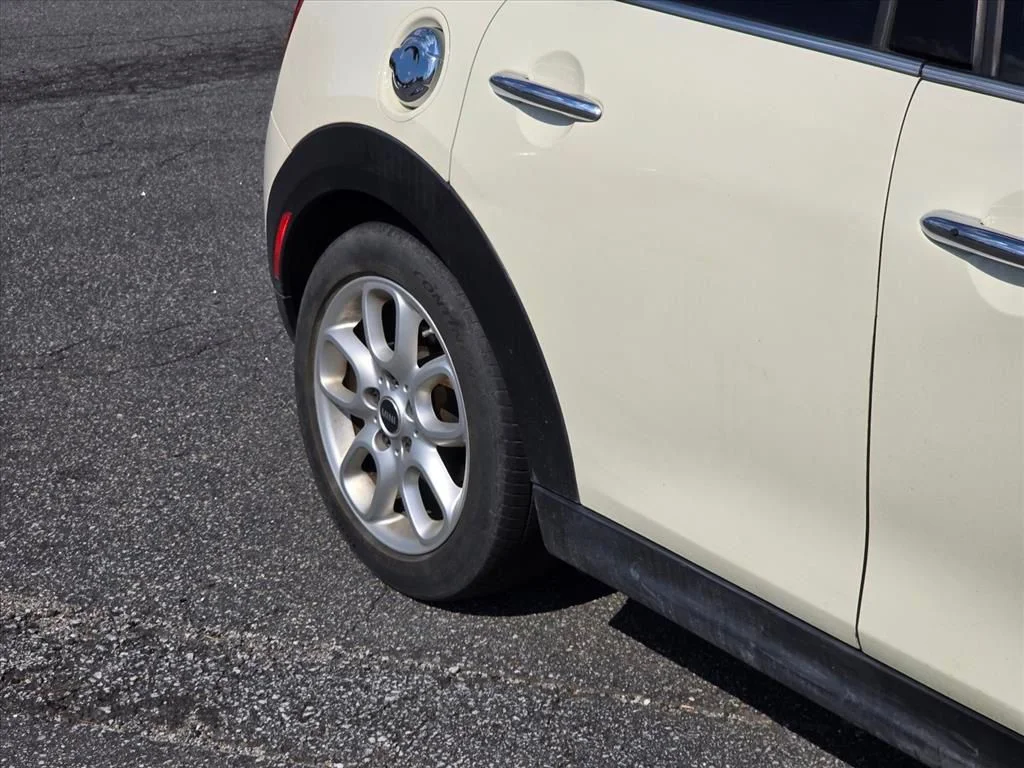 Used 2016 White MINI Base image 17