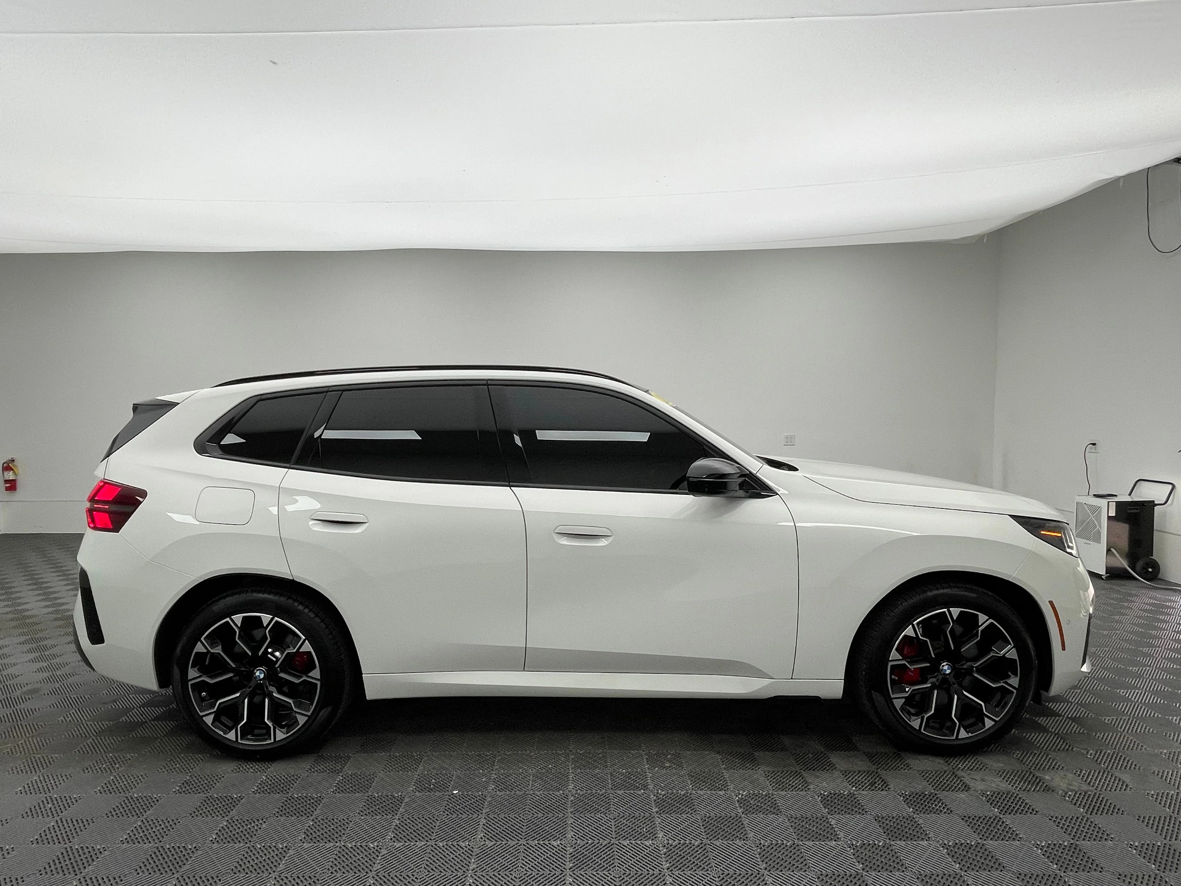 Used 2025 Alpine White BMW M50 xDrive image 8