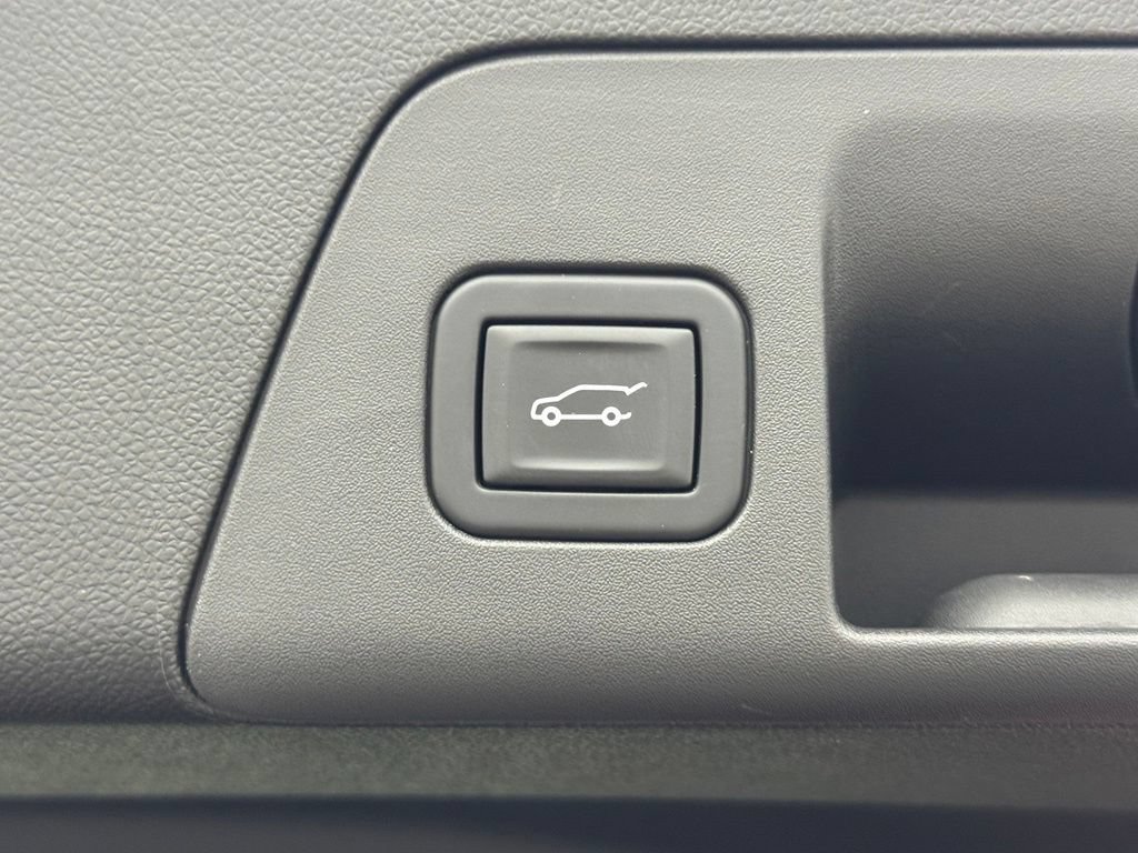 Used 2023 Cinnabar Metallic Buick Essence image 8