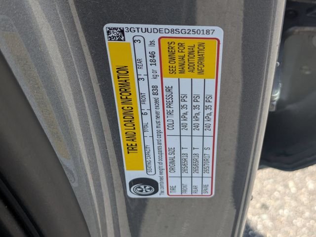 Used 2025 Silver GMC SLT image 21