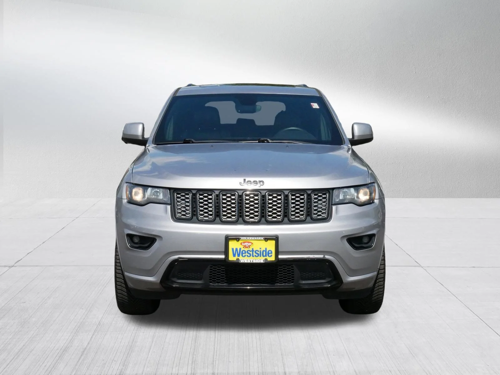 Used 2019 Billet Silver Metallic Clearcoat Jeep Altitude image 2