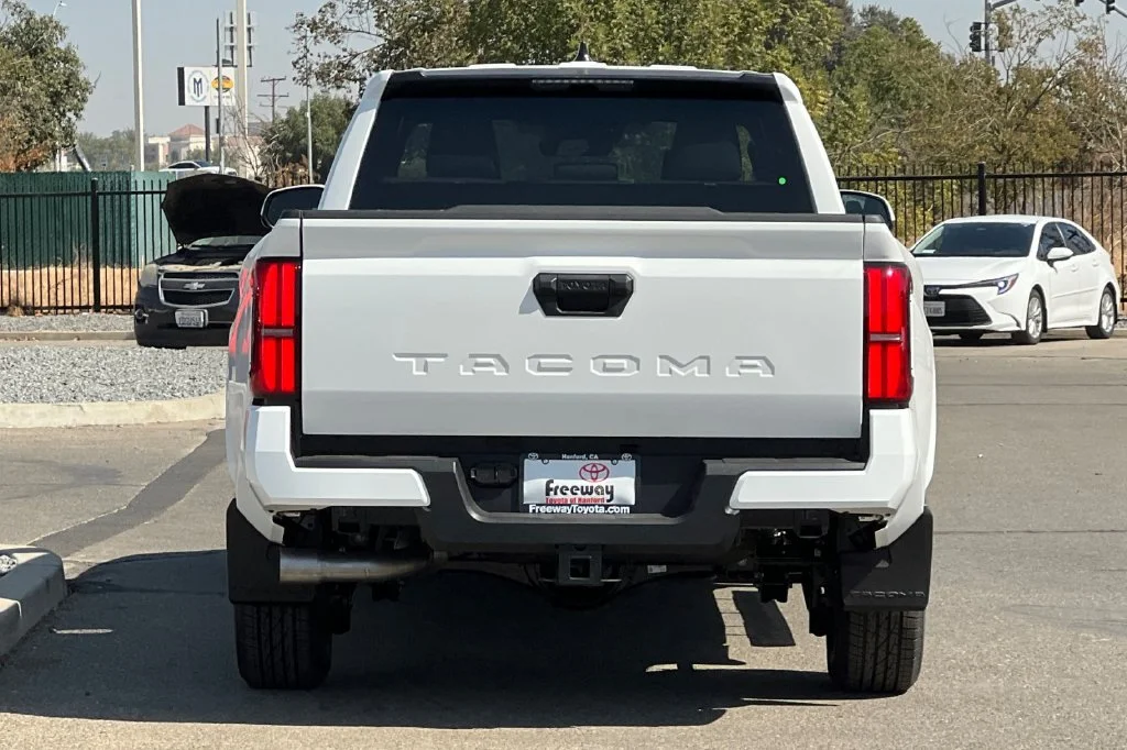 New 2026 Ice Cap Toyota SR5 image 5
