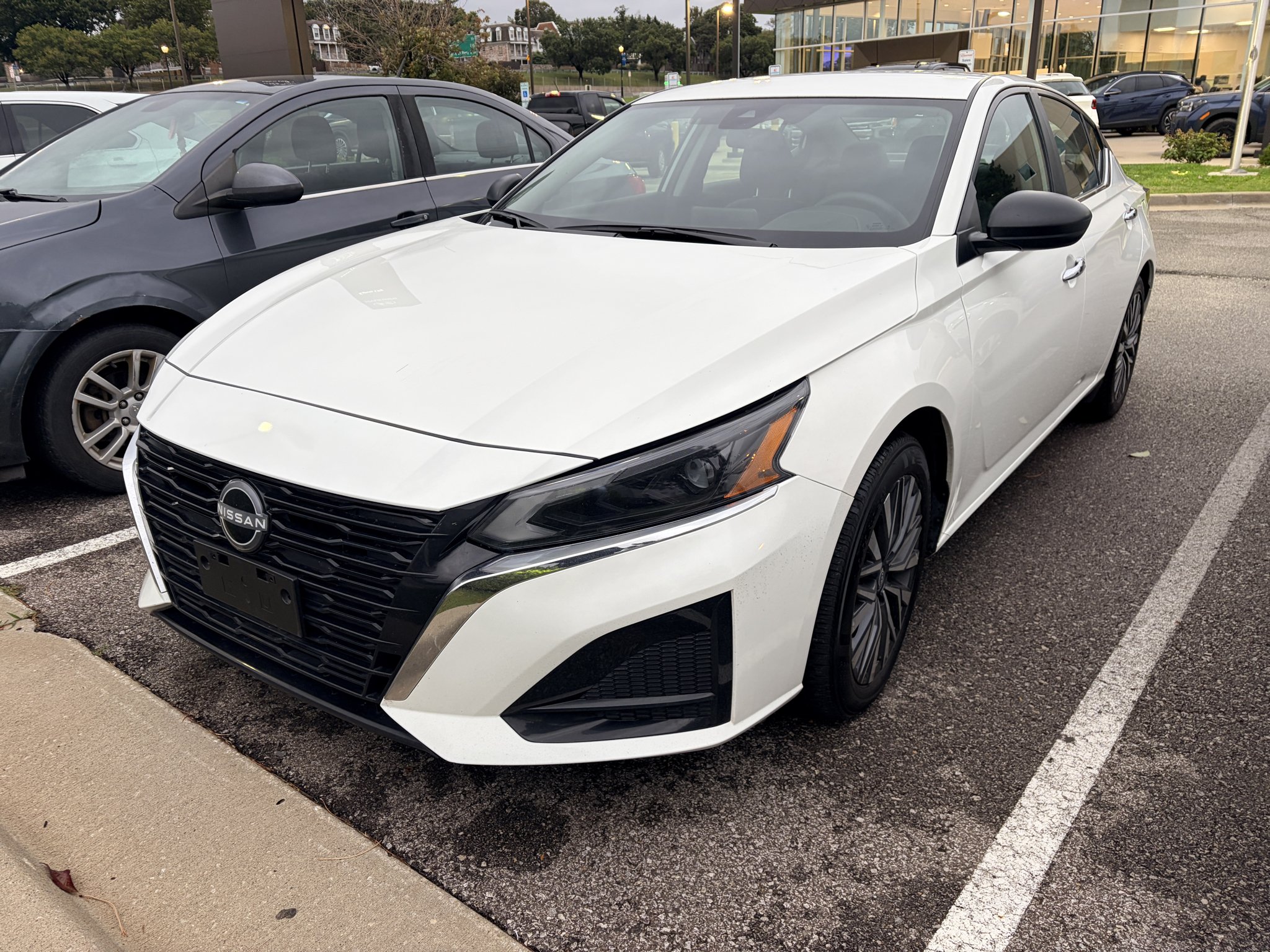 Used 2025 Glacier White Nissan SV image 1