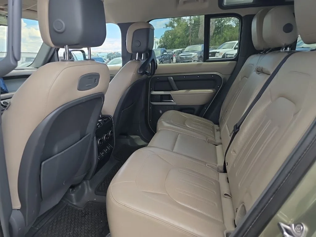 Used 2020 Pangea Green Metallic Land Rover  image 10