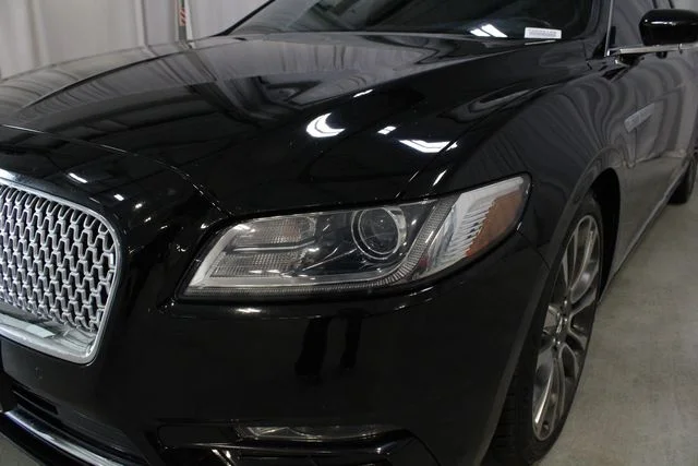 Used 2017 Black Lincoln Select image 33