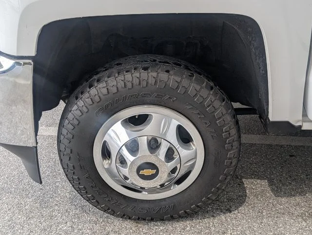Used 2018 White Chevrolet LT image 26