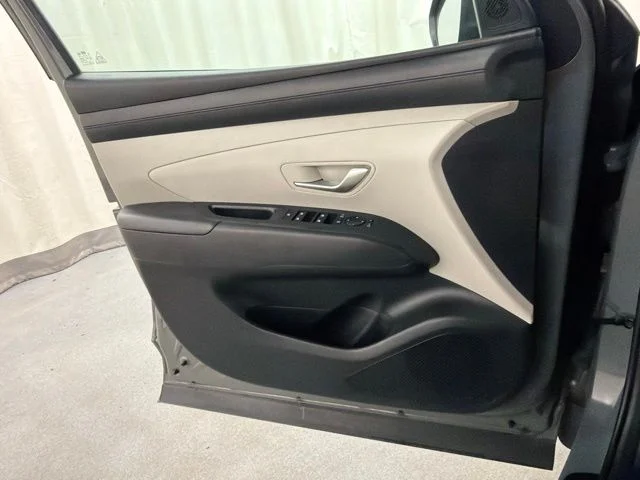 Used 2025 Gray Hyundai SEL Convenience image 21