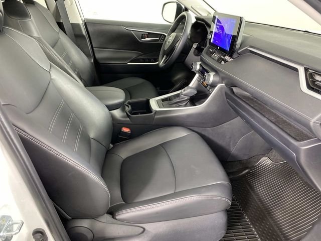 Used 2025 Beige Toyota XLE Premium image 11