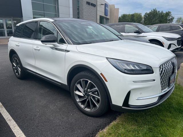 Used 2023 White Metallic Lincoln Standard image 3