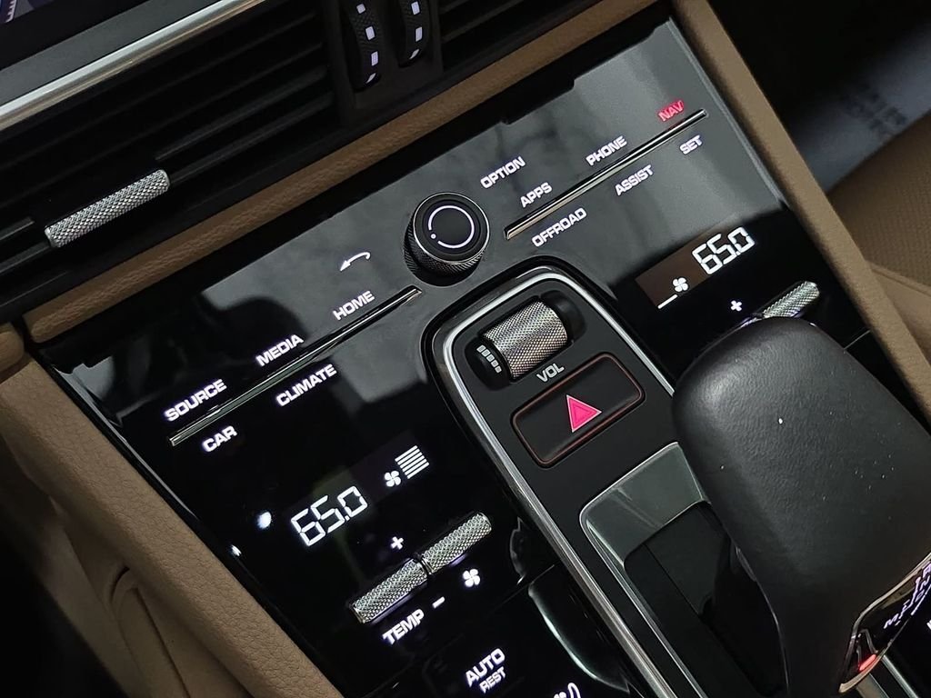 Certified Used 2023  Porsche Base image 19