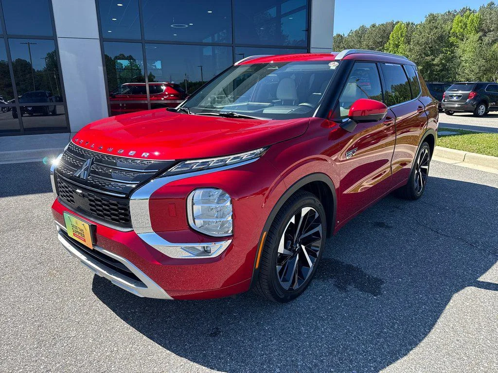 2023 Mitsubishi Outlander Plug-in Hybrid SEL S-AWC's photo