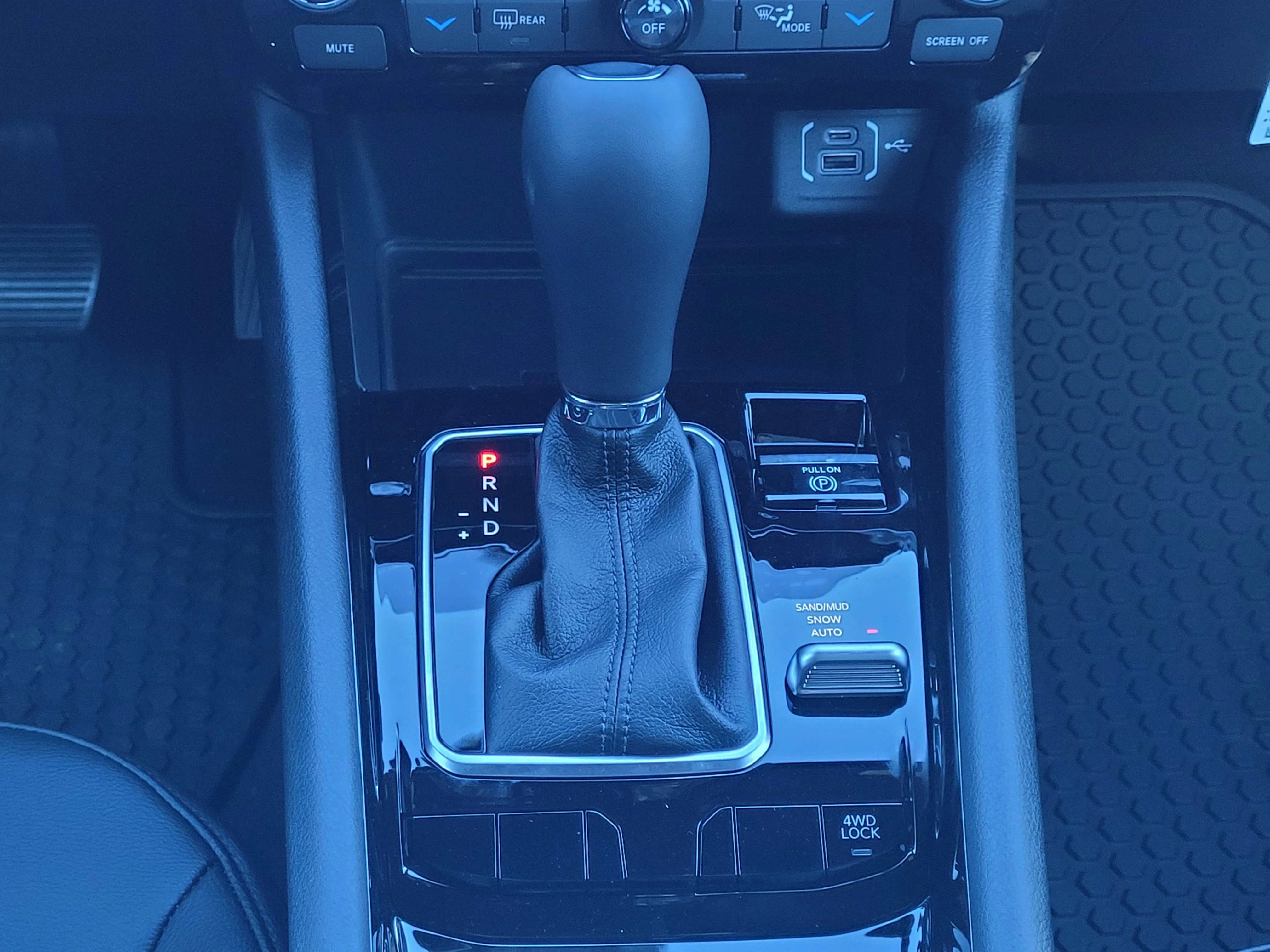 New 2026 Bright White Clearcoat Jeep Latitude image 17