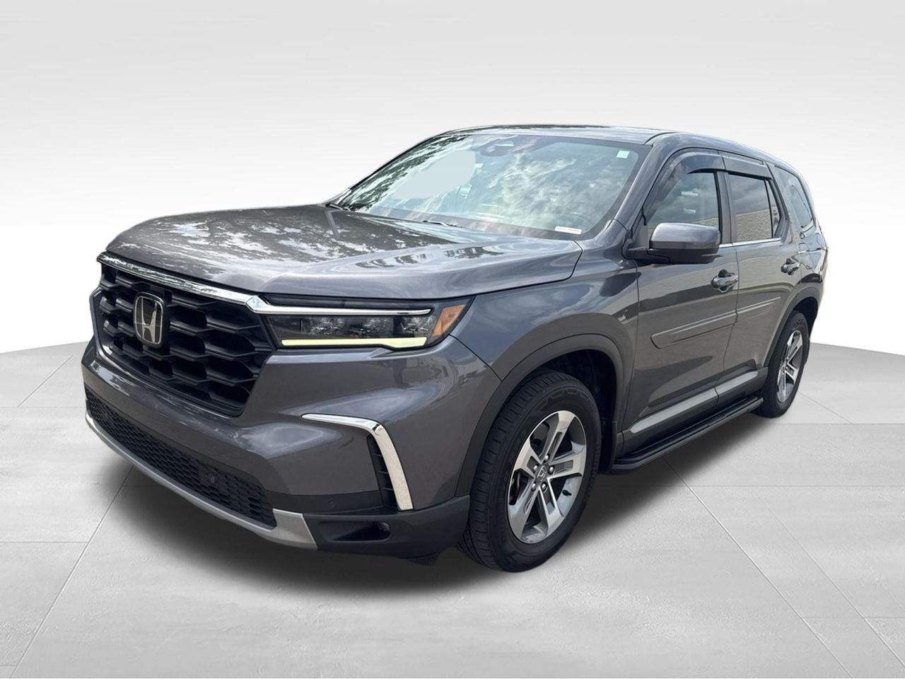 Used 2025  Honda EX-L image 1