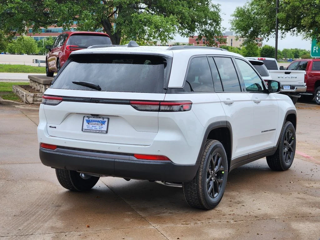 New 2026 Bright White Clear-Coat Exterior Paint Jeep Altitude image 4
