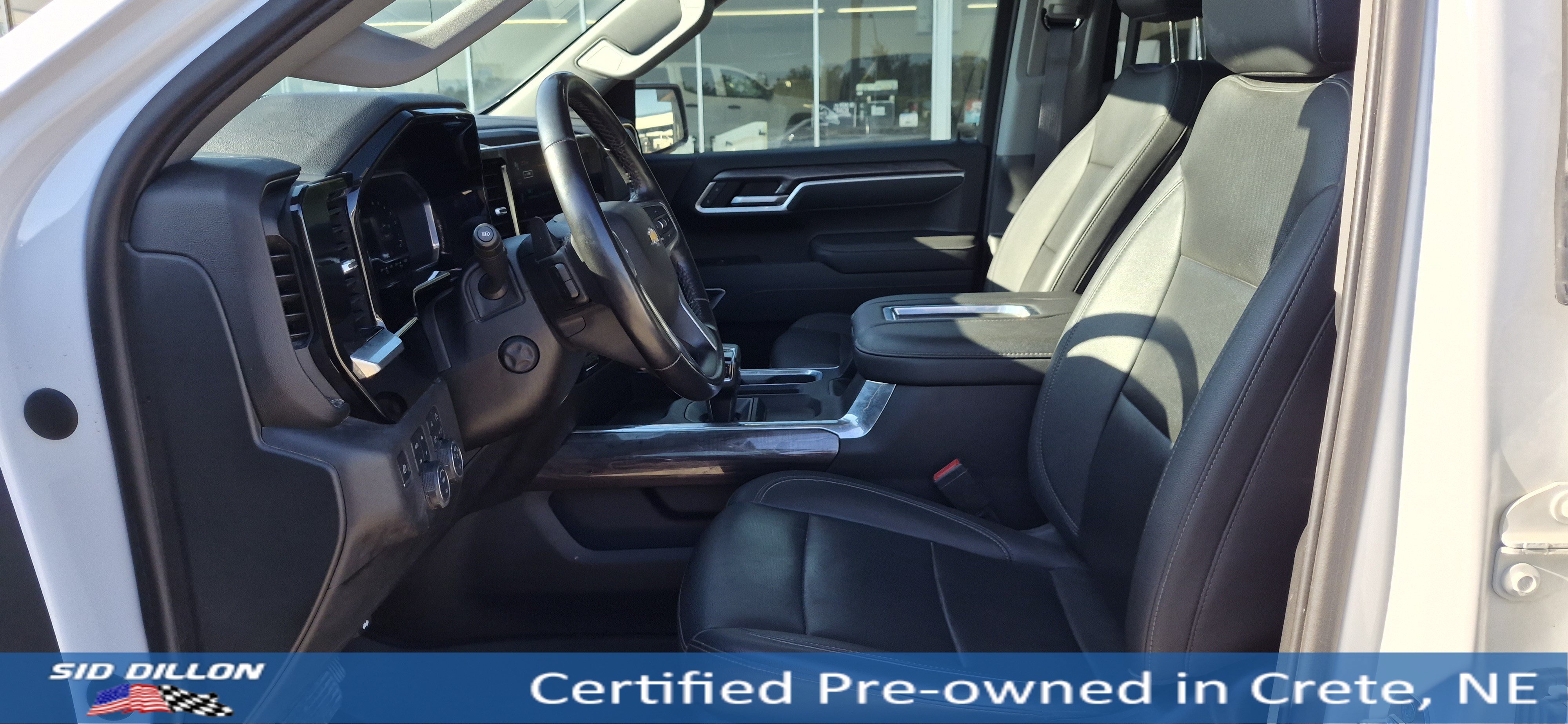 Used 2022 Summit White Chevrolet LTZ image 3