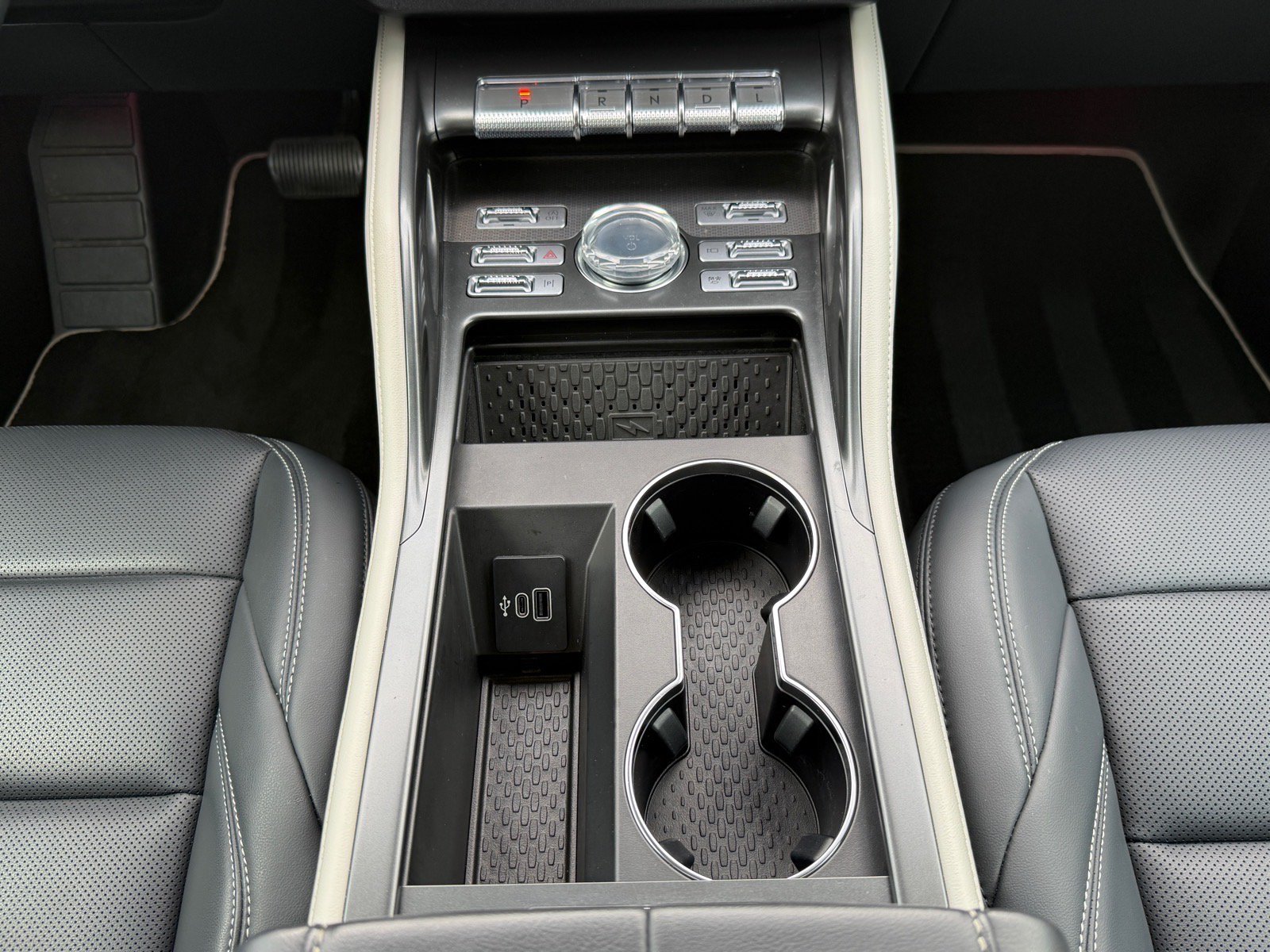 Certified Used 2025 Black Metallic Lincoln Premiere image 15