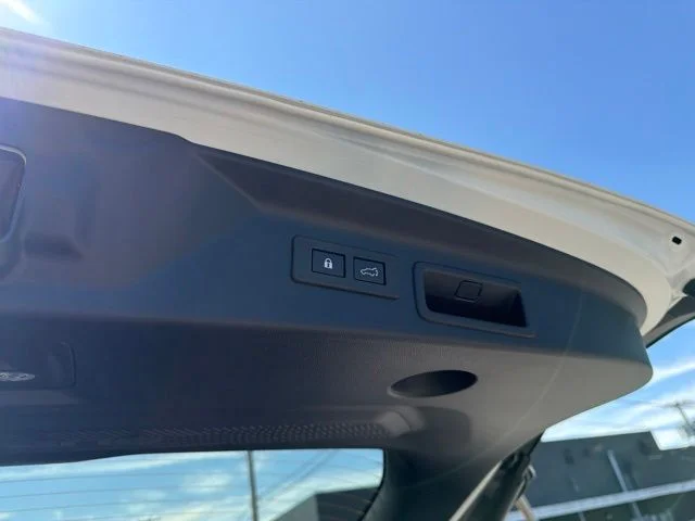 New 2026 CRYSTAL WHITE PEARL Subaru Premium Hybrid image 20
