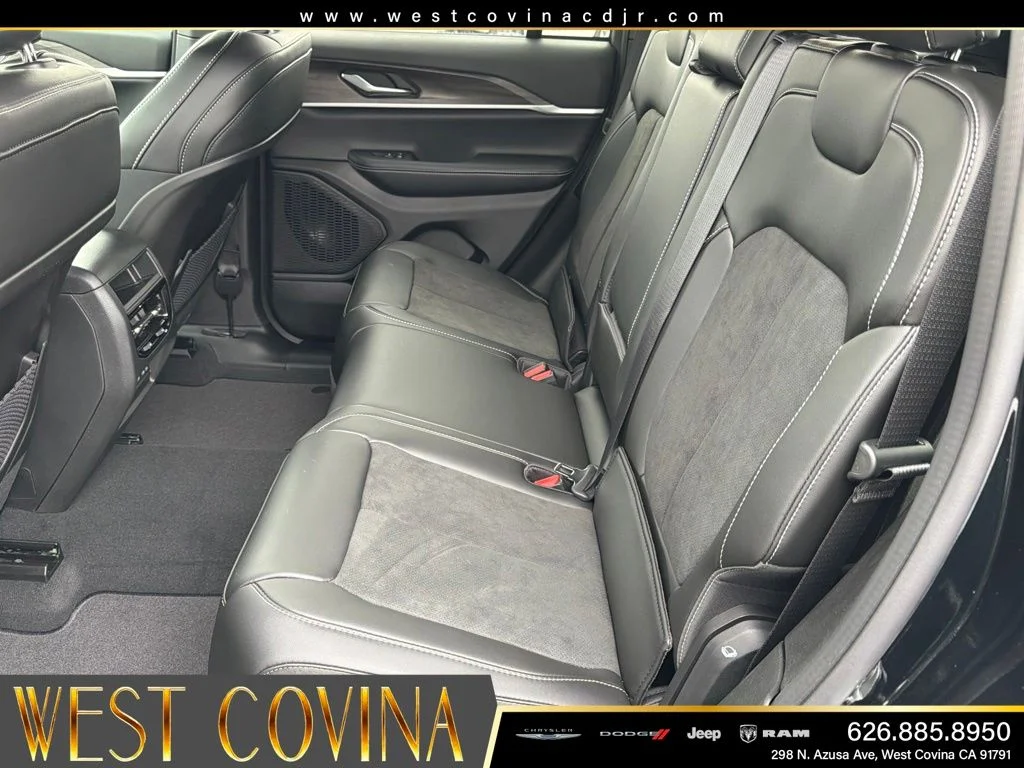 New 2026 Diamond Black Crystal Pearlcoat Jeep Altitude image 32