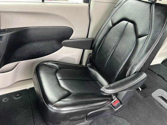 Used 2024 Silver Chrysler Touring L image 36