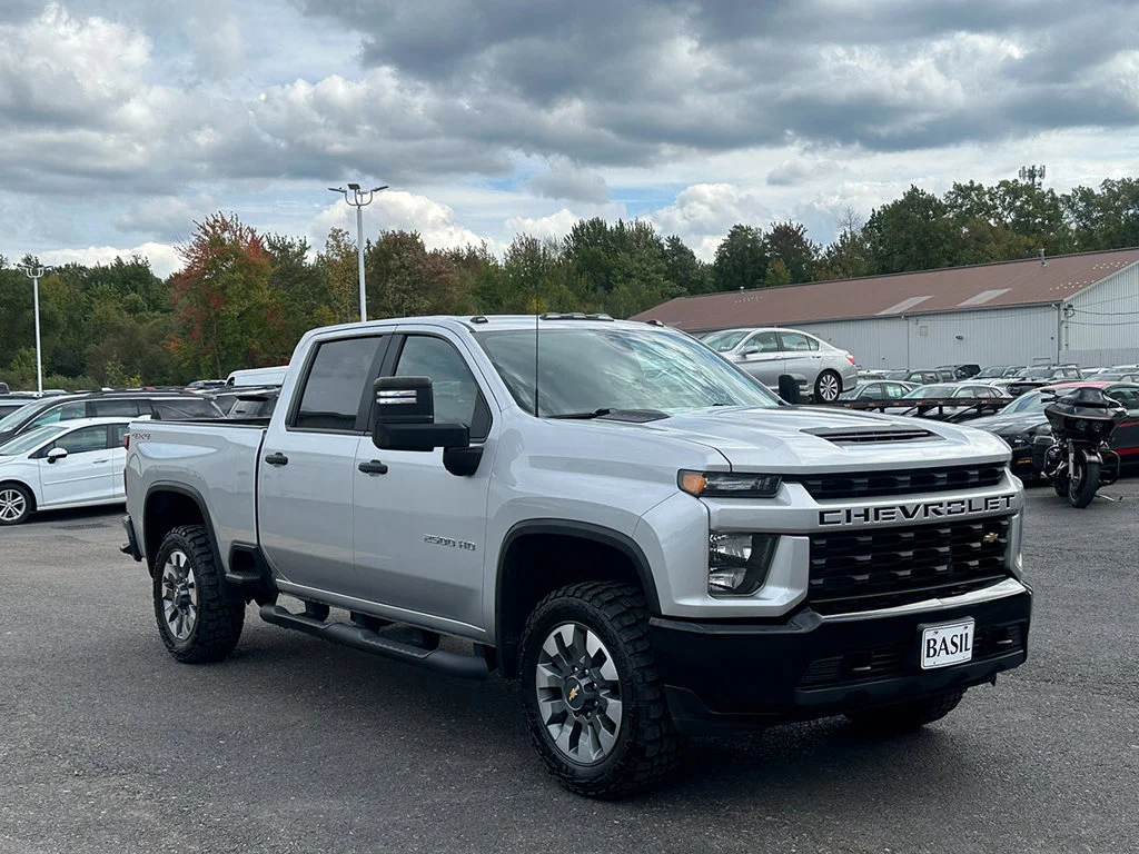 Used 2022 Silver Chevrolet Custom image 39