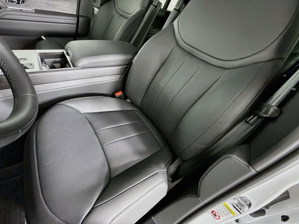 New 2026 Fuji White Land Rover SE image 21