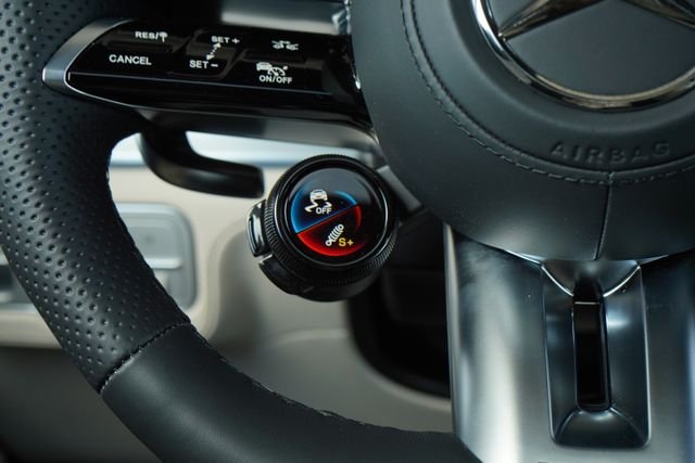 New 2026 MANUFAKTUR Moonlight White Metallic Mercedes-Benz AMG® GLE 53 4MATIC+ Coupe image 23