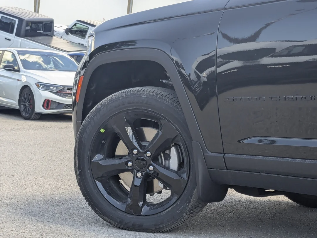 New 2026 Black Jeep Altitude - - 4x4 - 20 Gloss Black Wheels - Remote Start & More! image 9