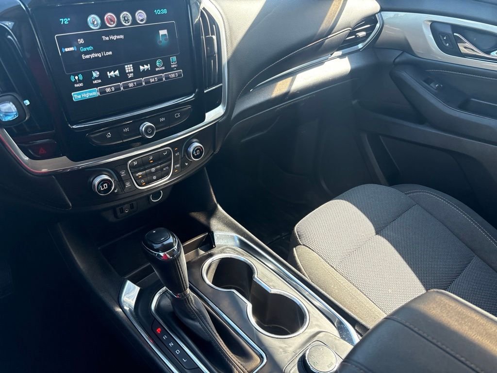 Used 2018 Iridescent Pearl Tricoat Chevrolet LT Cloth w/1LT image 21