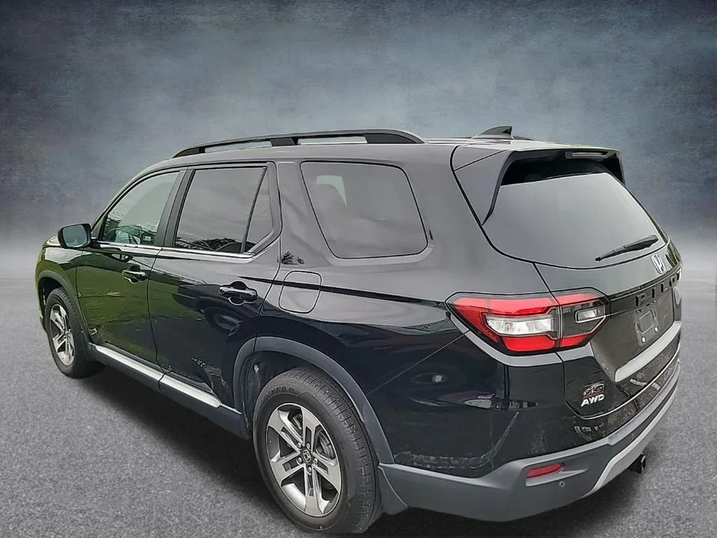 Used 2025  Honda EX-L image 4