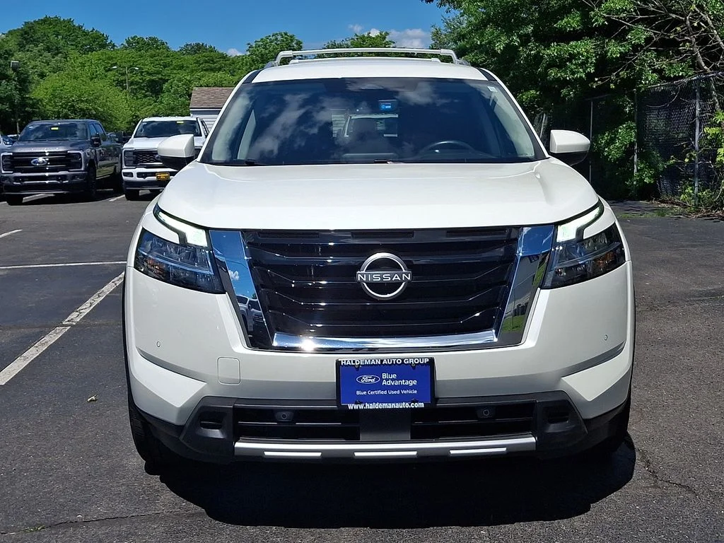 Used 2023 White Nissan SL image 2