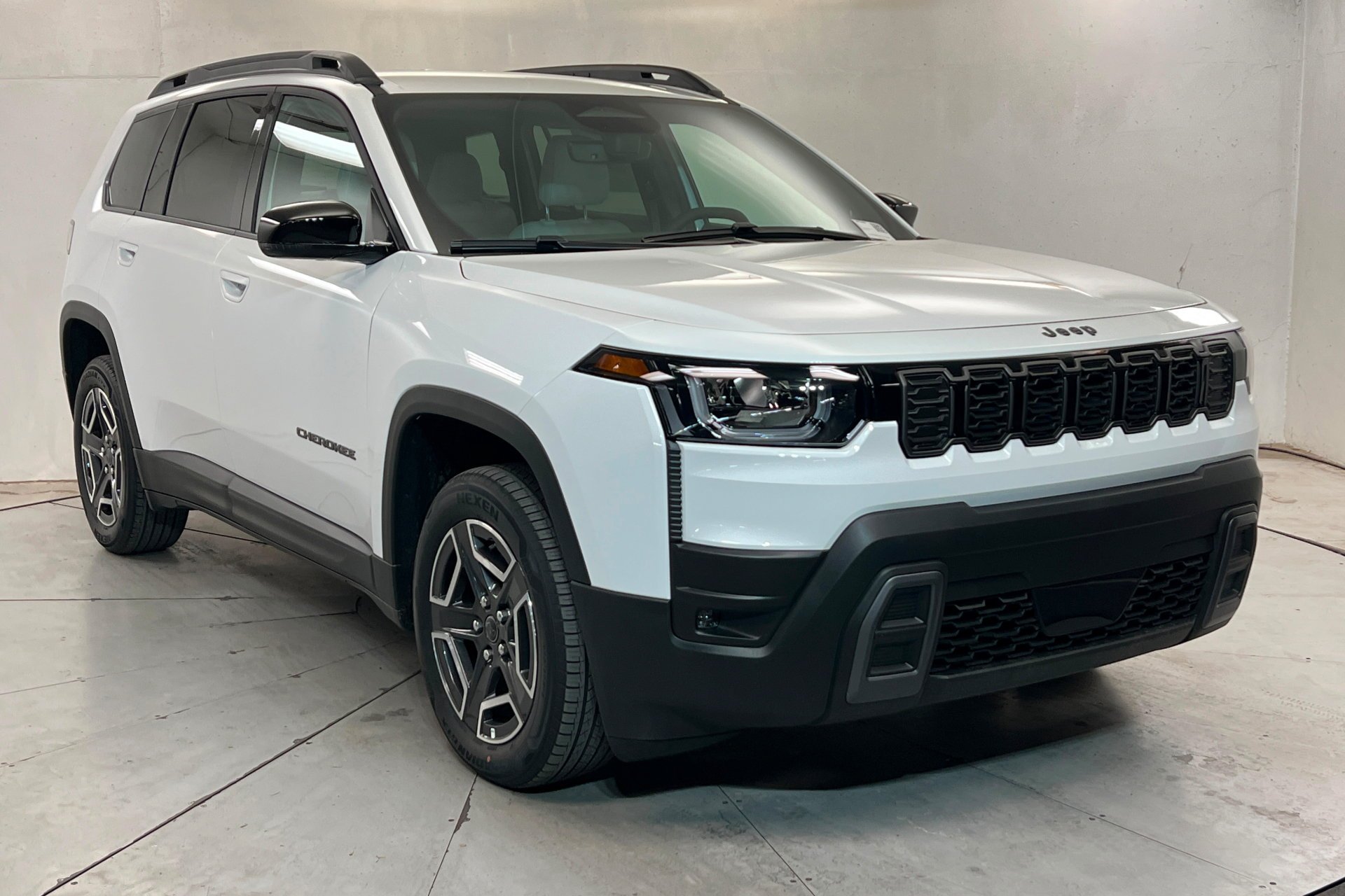 New 2026 Bright White Clear-Coat Exterior Paint Jeep Limited image 8