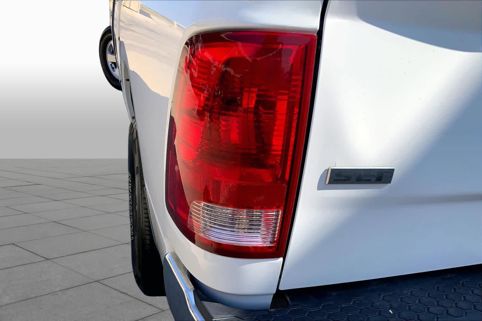 Used 2011 Bright White Ram SLT image 27