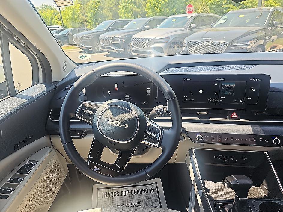 Used 2025 Snow White Pearl Kia SX image 18