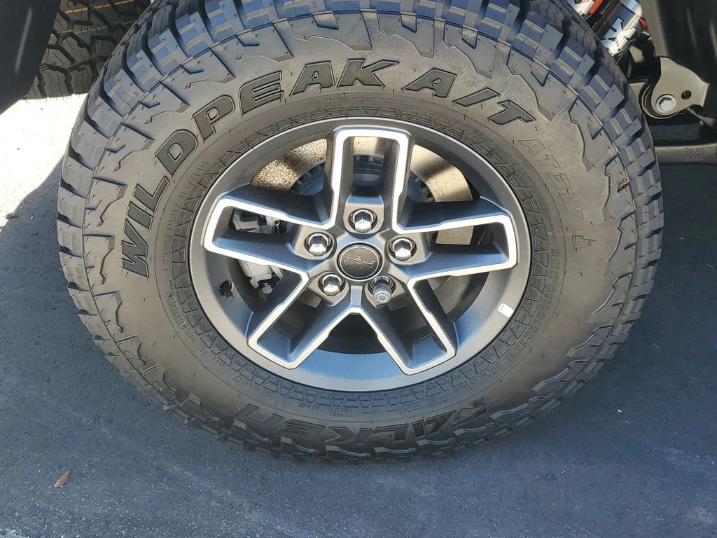 New 2026 Gray Jeep Mojave image 4