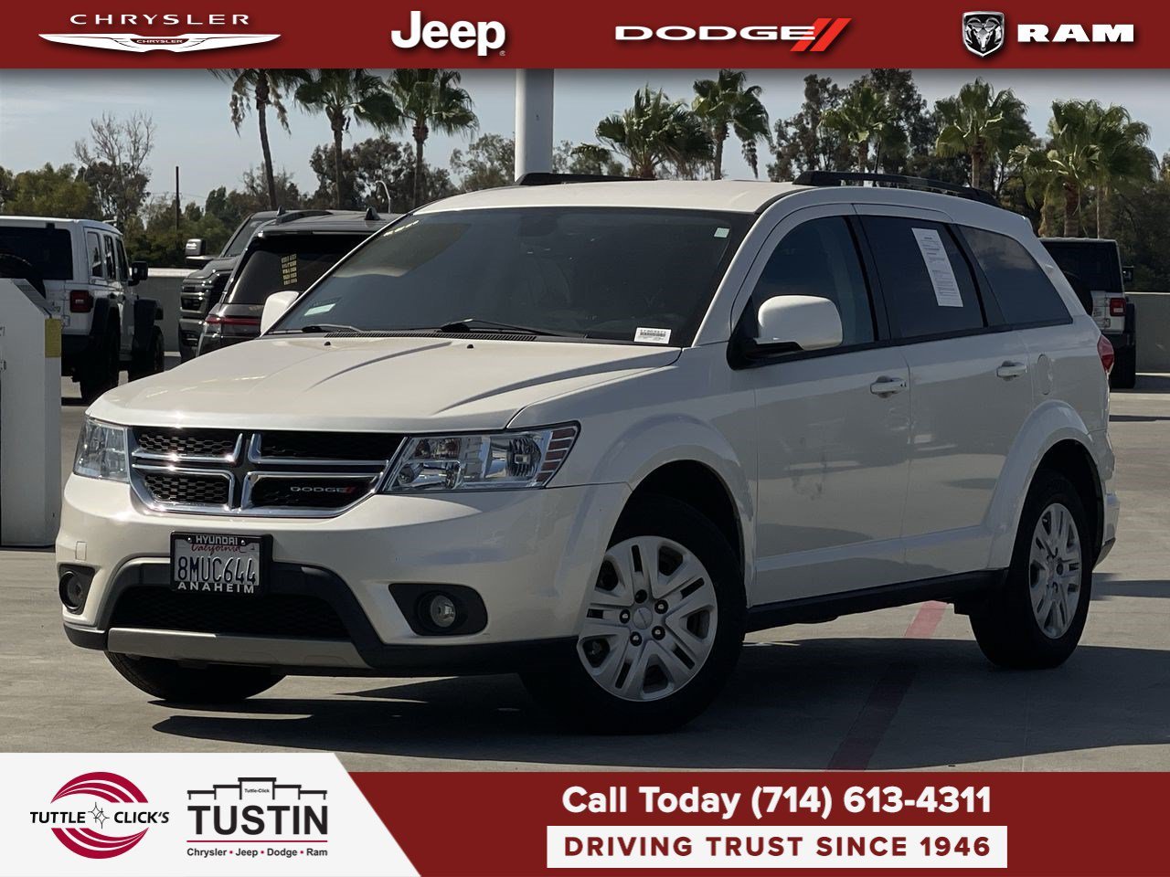 Used 2019 White Noise Tri-Coat Dodge SE image 1