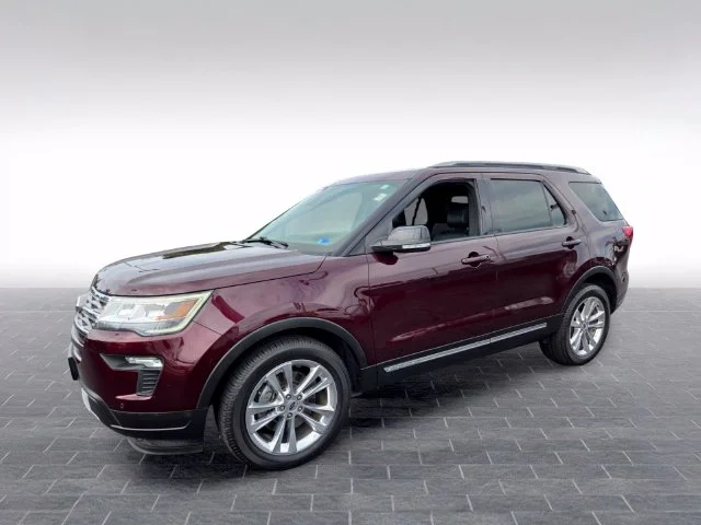 Used 2018 Burgundy Ford XLT image 3