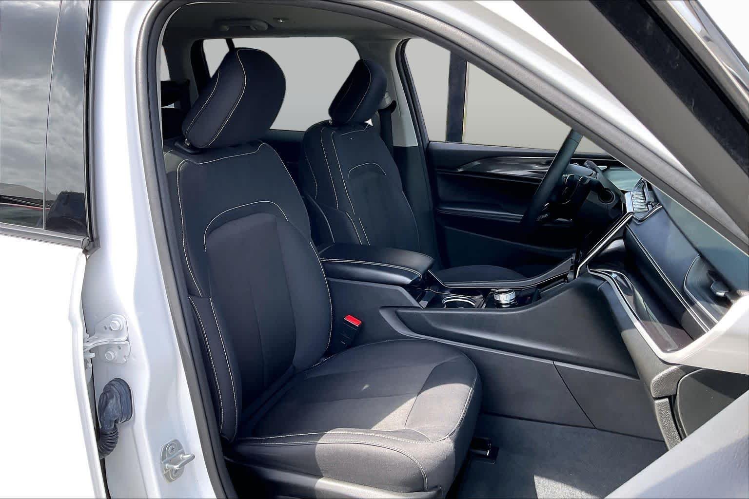 Certified Used 2023 Bright White Clearcoat Jeep Laredo image 9