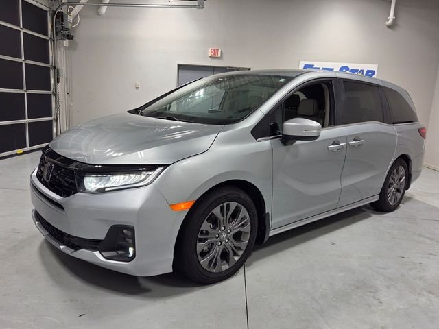 Used 2025 Silver Honda Touring image 3
