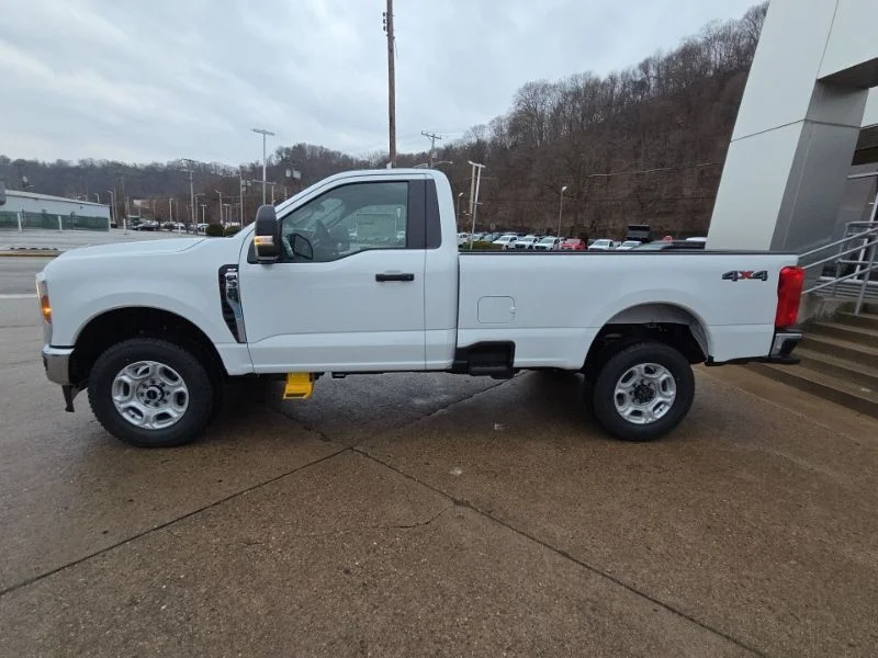 New 2026 Oxford White Ford F-350® XLT image 4