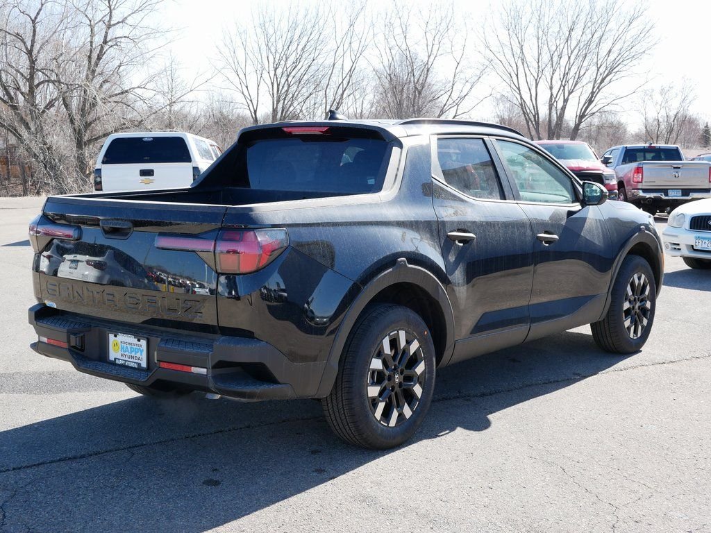 Certified Used 2025 Black Hyundai SEL image 2