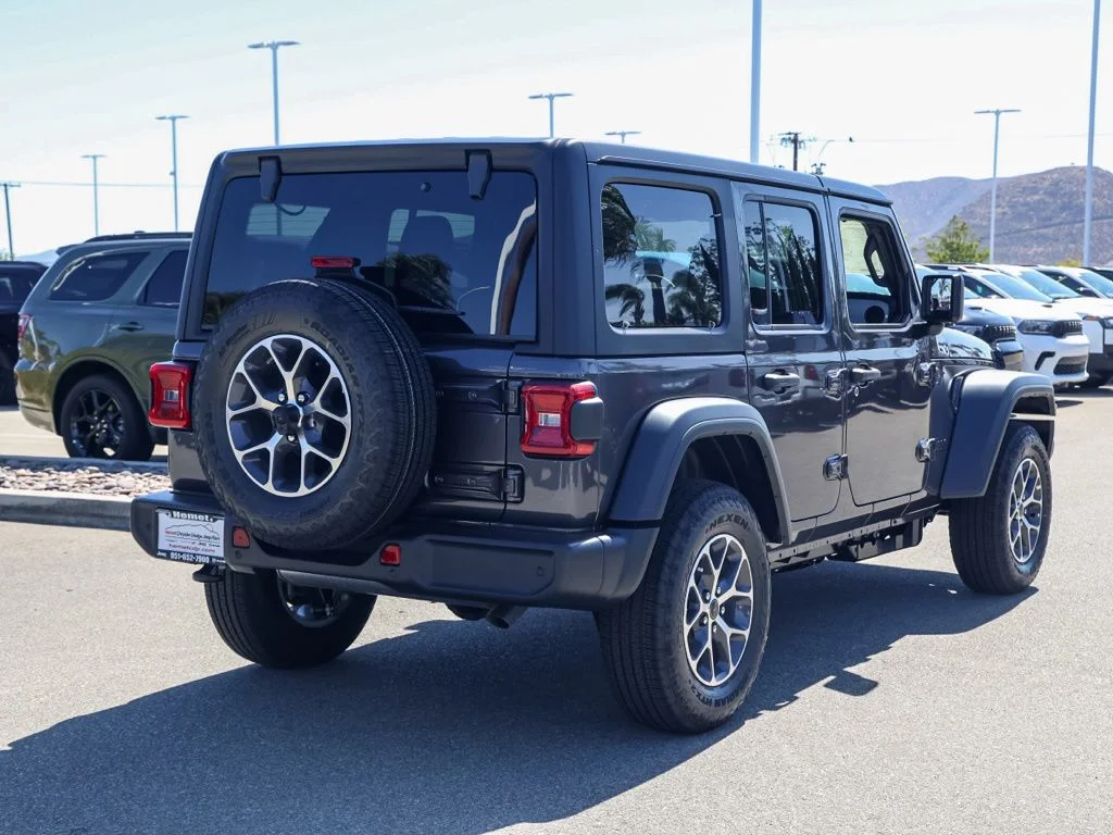 New 2026 Granite Crystal Metallic Clearcoat Jeep Unlimited Sport S image 4