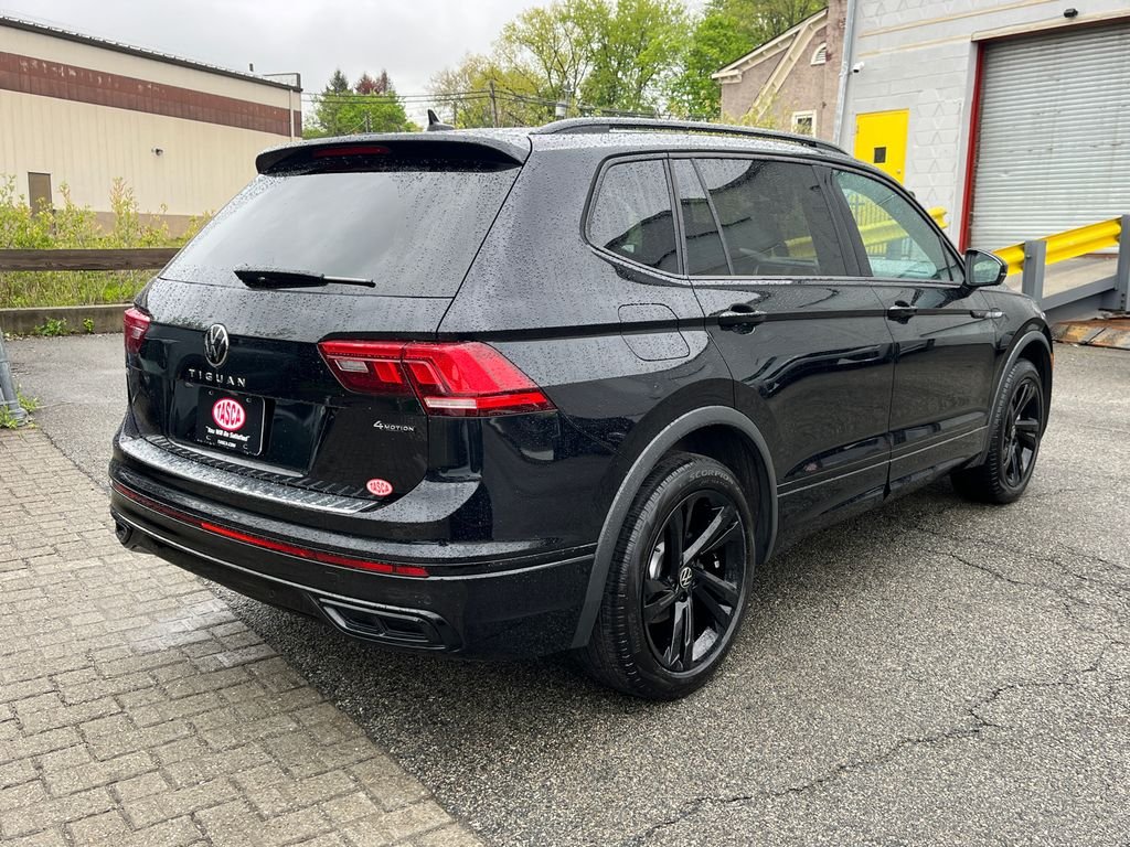 Used 2024 Black Volkswagen 2.0T SE R-Line Black image 2