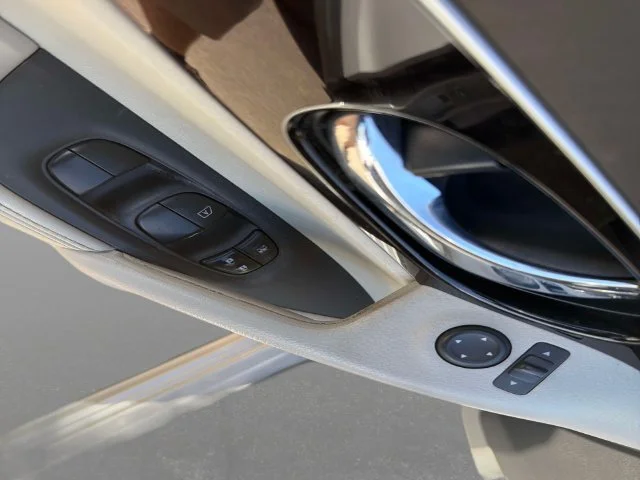 Used 2019 Silver Nissan SL image 20