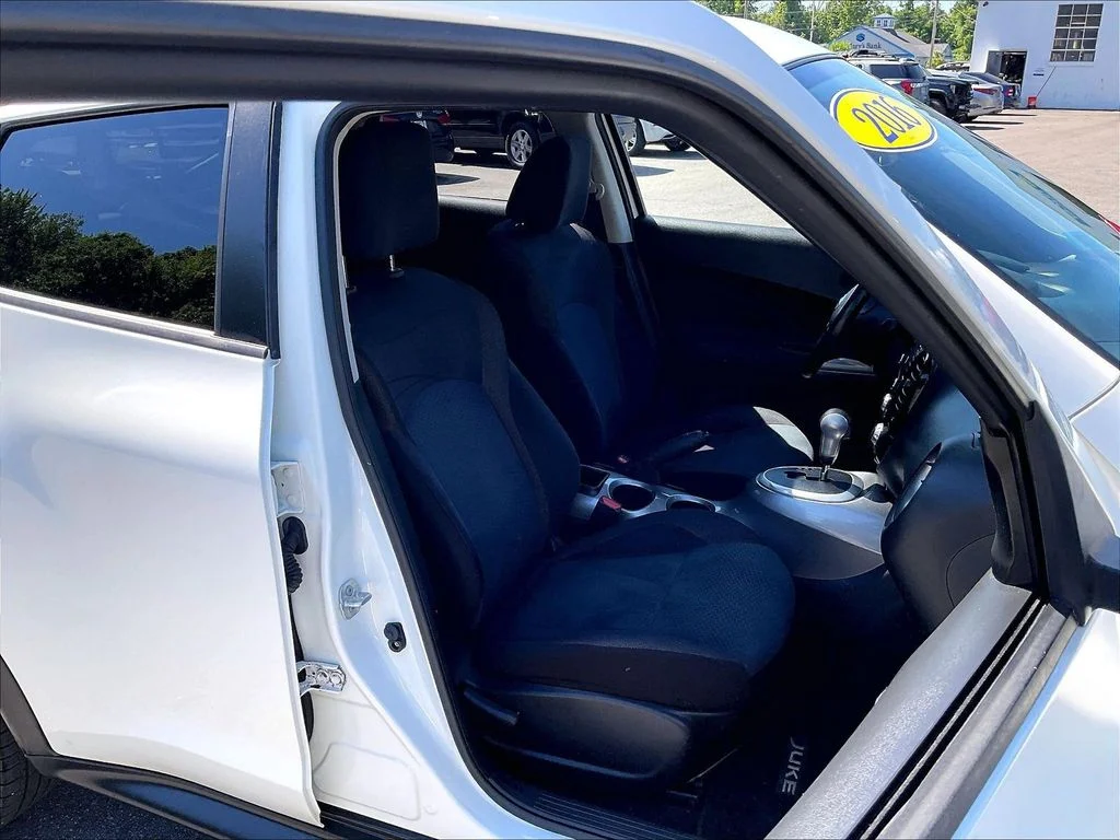 Used 2016 White Nissan SV image 11
