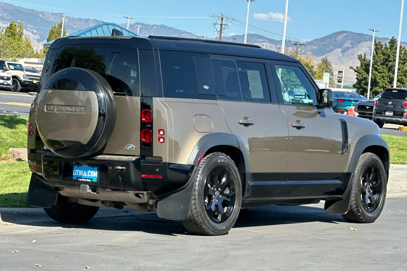 Used 2023 Gondwana Stone Land Rover X-Dynamic SE image 2
