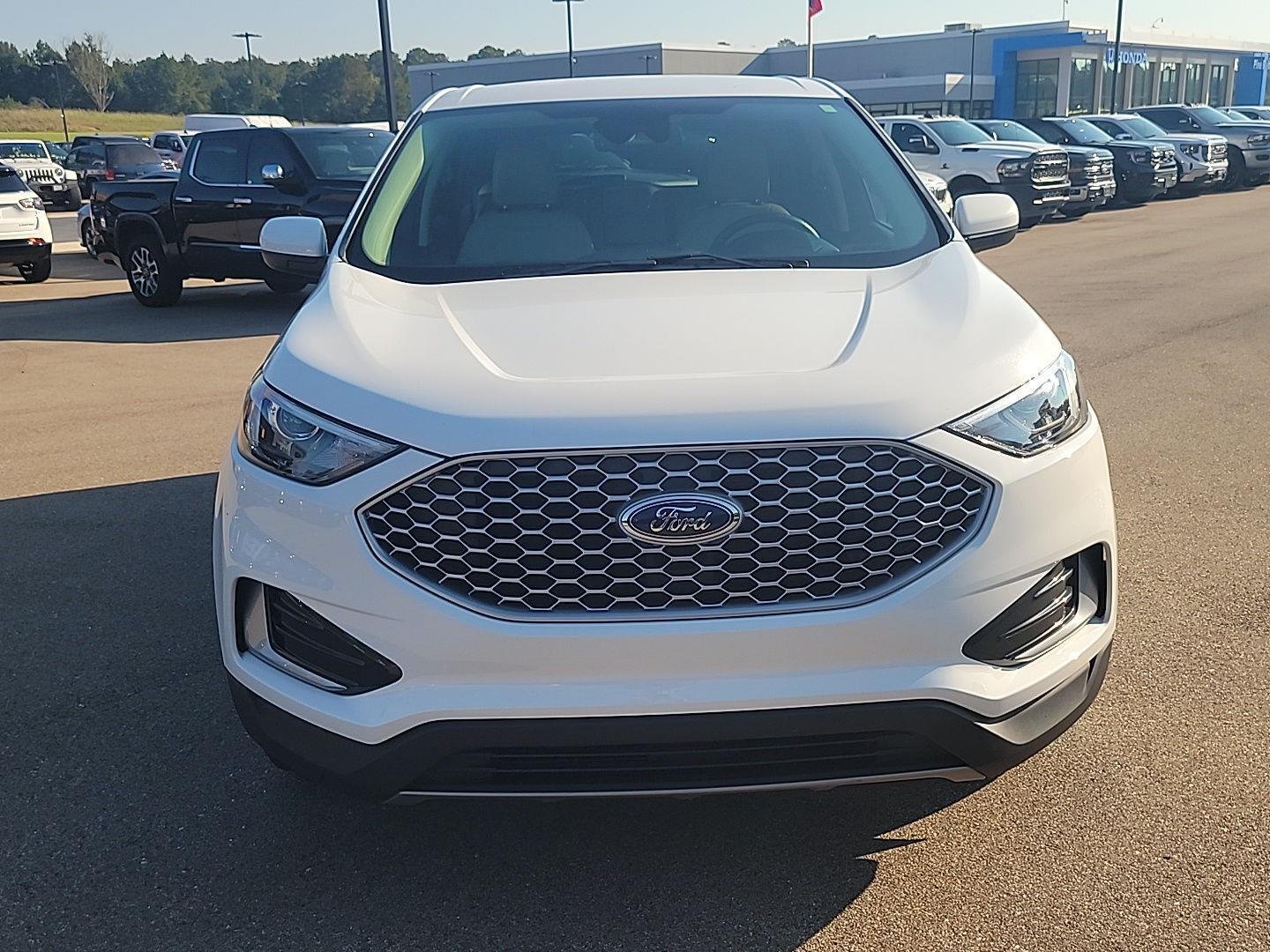 Used 2024 Oxford White Ford SEL image 23