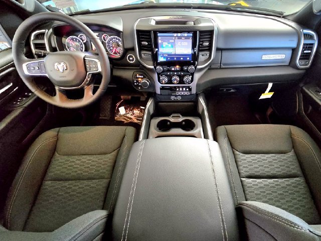 New 2026 Diamond Black Crystal Pearl-Coat Exterior Paint RAM Big Horn/Lone Star image 9